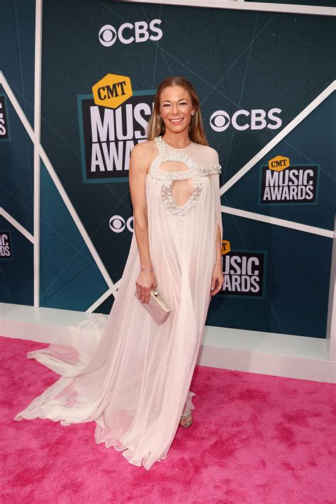 leann rimes see through dress|2022 CMT Music Awards: LeAnn Rimes dazzles in revealing。